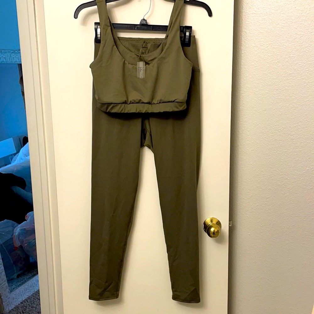 Matching Olive Green Lulu’s Legging & Sports Bra Size Small